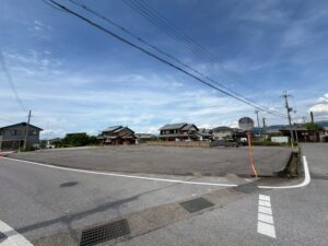 滋賀県犬上郡甲良町大字呉竹横田221番地1　外